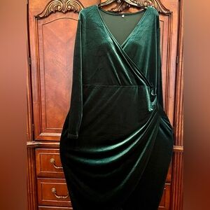 Elegant Green Velvet Dress, size 4x